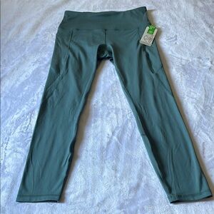🆕GAIAM Goblin Blue Leggings Cropped Athletic Bottoms.(size M)